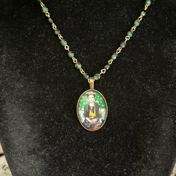 Frida Kahlo Art Pendant Necklace Malachite Chain - Picture 9 of 17